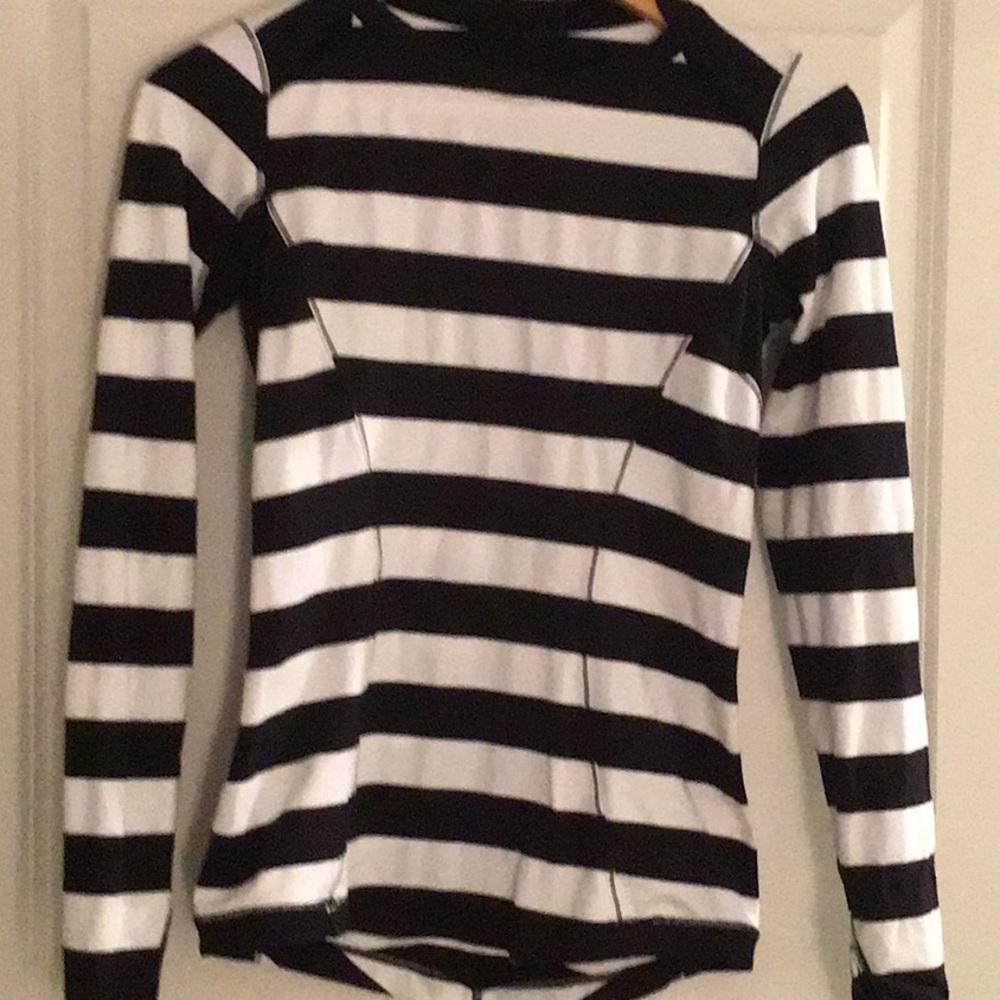 Lululemon black stripe top excellent condition